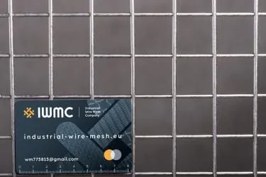 Varjena nerjavna jeklena mreža 30x4 v panelih
