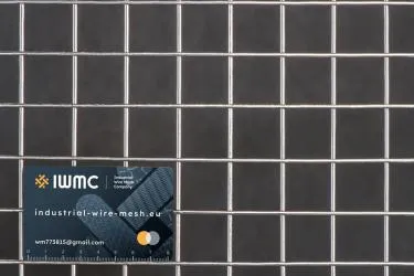 Varjena nerjavna jeklena mreža 30x2,5 v zvitkih