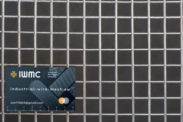 Varjena nerjavna jeklena mreža 20x2,5 v zvitkih