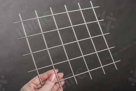 Varjena nerjavna jeklena mreža 40x2,5 v zvitkih - photo 2