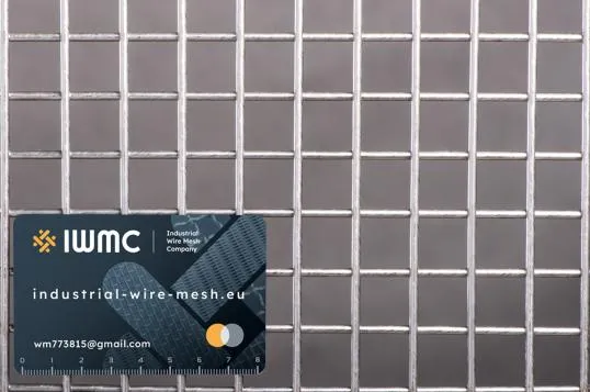 Varjena nerjavna jeklena mreža 20x3 v panelih