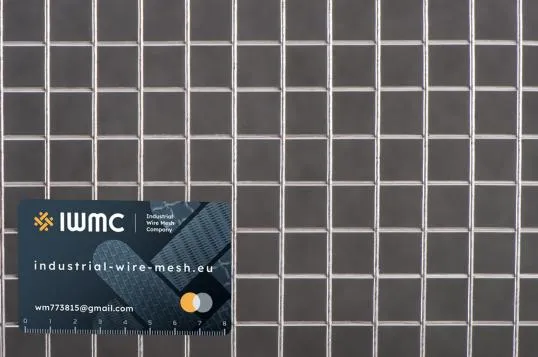 Varjena nerjavna jeklena mreža 20x2 v zvitkih